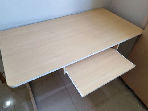 Mesa de Escritório com Gaveta para Teclado