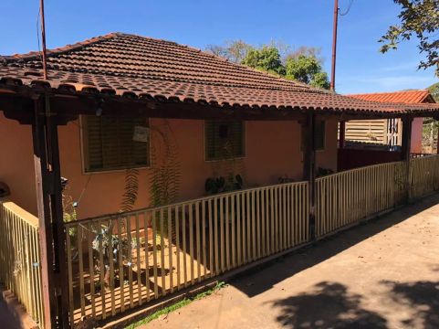 Sítio 10.000m2 c/ água corrente e área gourmet à venda em Carmópolis/MG