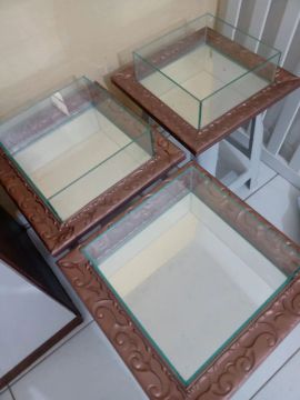Conjunto de 4 Prateleiras de Vidro com Moldura em Madeira