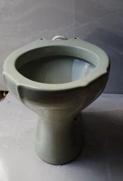 Vaso Sanitário em Cerâmica verde e preto, R$100,00 cada.00