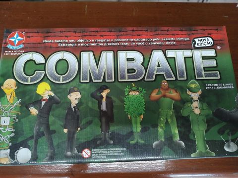 Jogo de Tabuleiro Combate - Estratégia e Diversão!
