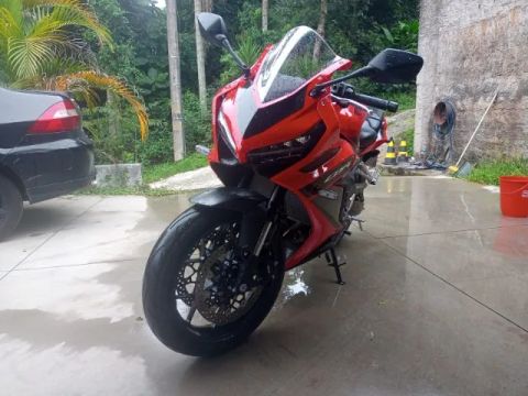 Vendo Honda CBR 650R Ano 2024 - Valor  R$56.500,00