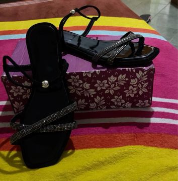 Sandálias Femininas Preta com Strass