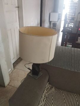 Abajur de mesa moderno