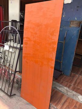 PLACA DE PLÁSTICO RESISTENTE