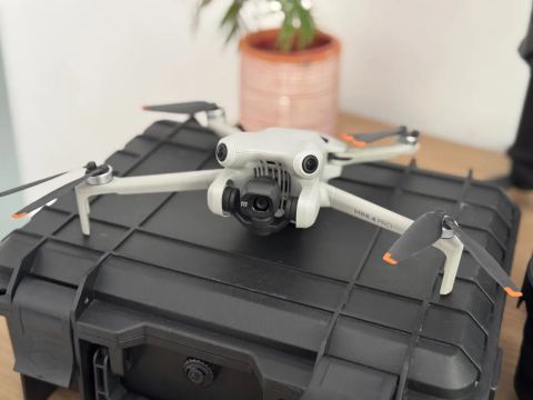 *COMBO* Drone DJI Mini 4 Pro