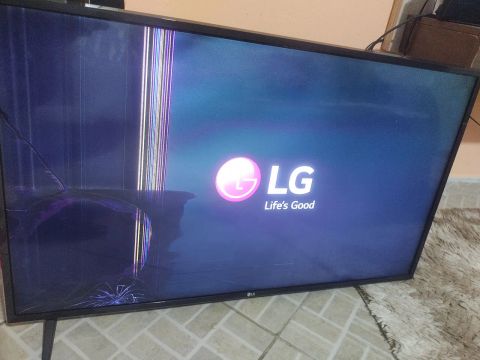 TV LG com tela quebrada