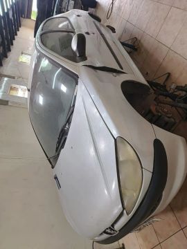Peugeot 206 para retirada de peças.