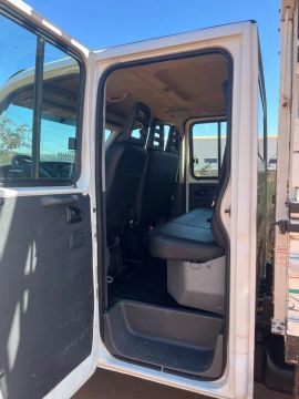 Caminhão Iveco 4 portas 