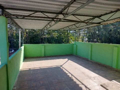 Casa de 2 quartos com linda vista para as montanhas em Vila Geny 