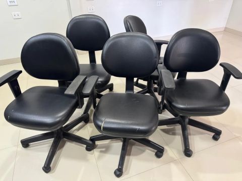 Cadeira de escritório usada, boas condições.