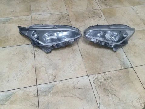 Farol Peugeot 208 usado original 2017 /2018. Produto de Sinistro, com detalhes, funciona n