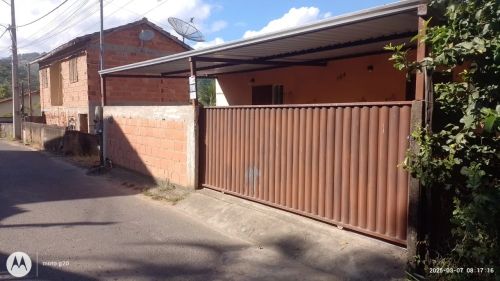 Casa com 2 Quartos e Garagem em Queiroz
