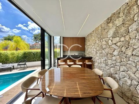 Condomínio Alphaville Nova Esplanada 4 - Locação Casa Alto Padrão | AC 214m² | AT 485m² | 
