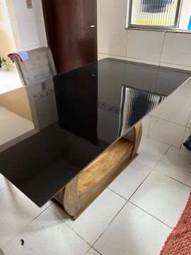 Mesa com 4 cadeiras 