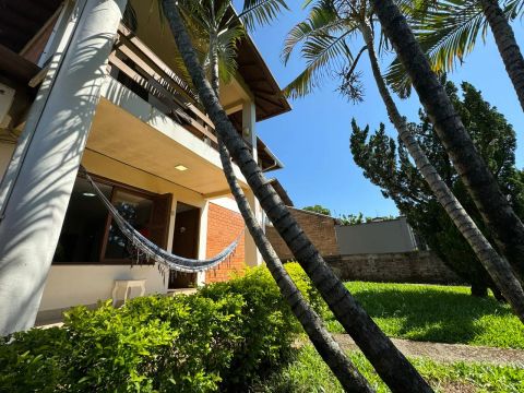 Casa com 4 dormitórios no bairro Centenario