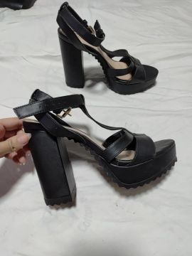 Salto alto preto 