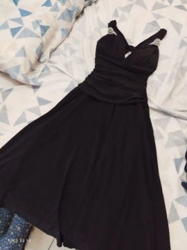 Vestido preto de festa