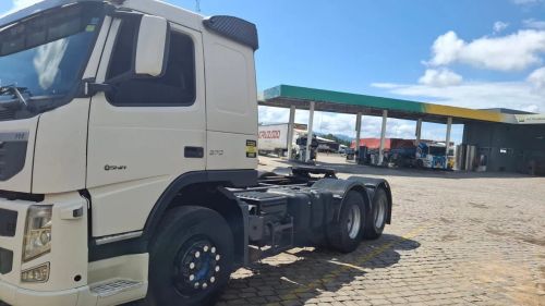 Caminhão Volvo FM 370