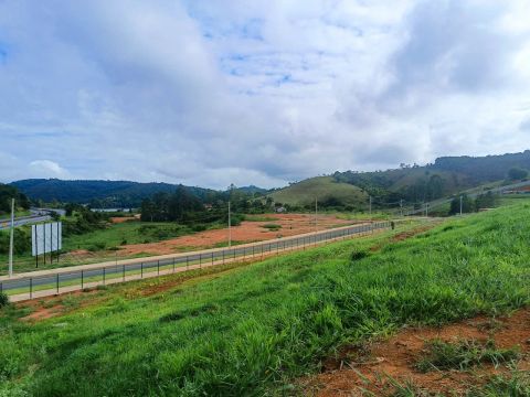 Terreno próximo à portaria do Estrela do Lago para venda