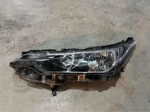 Farol esquerdo Corolla GLi 2018