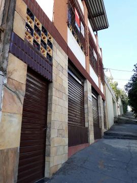 casa residencial / comercial com três níveis, loja, dois barracões e quatro kitnets nos fu