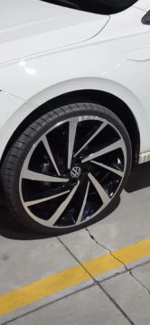 Quatro rodas aro 20 com 4 furos. Excelente oportunidade!