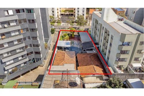 Terreno à venda no Bacacheri com 672 m²