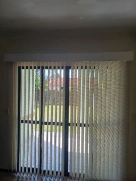 Persiana Pecolux painel vertical para sala