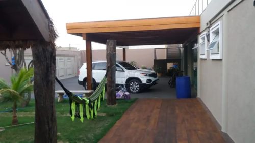 Casa de 900m² com 03 quartos sendo 01 suíte para venda - Centro