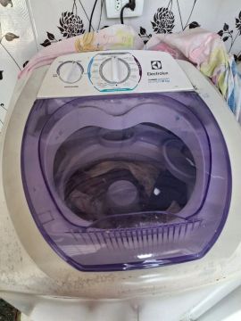 Máquina de lavar com defeito.