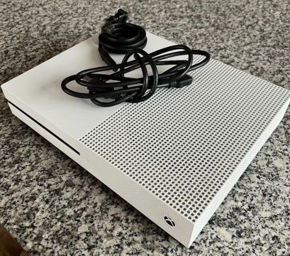 Xbox one S 1TB - MUITO NOVO