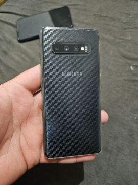 2 telefones quebrados