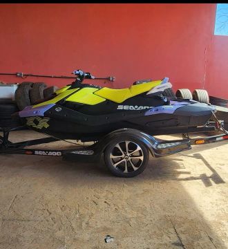 Jet ski seadoo spark trixx 3up