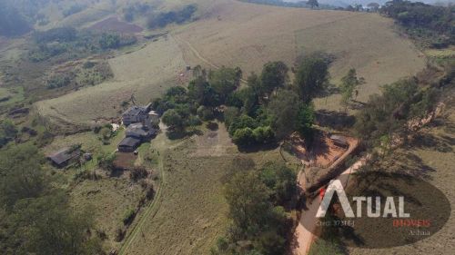 Sitio a venda em Piracaia a 800 mts do asfalto área de 400 mil m² .
