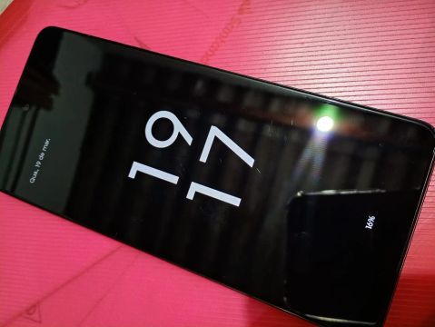 Smartphone Android - Tela AMOLED - 16% de bateria