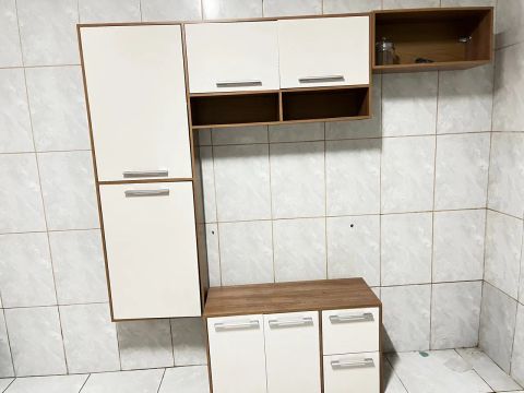 Armário semi novo 