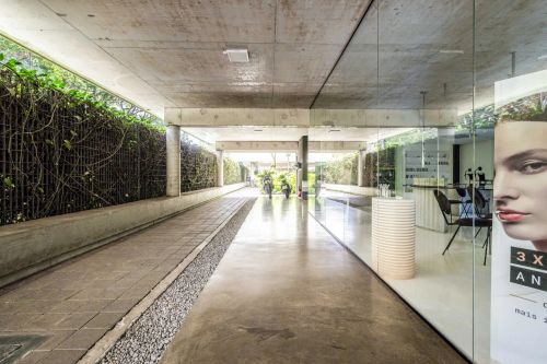 Prédio comercial próximo ao Parque Villa-Lobos