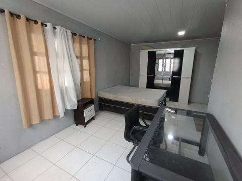 //Alugo casa com 3 Qrts próxima ao 1° BIS