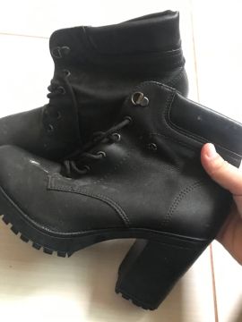 Botas pretas de couro 220