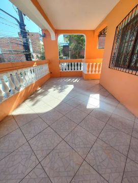 Vendo Sobrado barato 2 quartos, 2 vgs , edicula, R$ 329 mil aceita fgts Jd Santo André - S