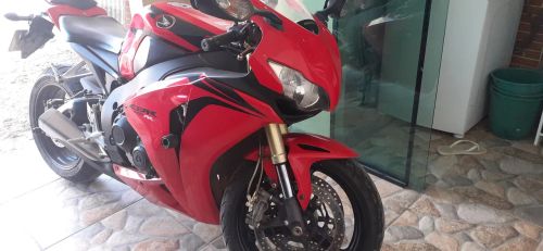 Honda CBR 1000RR - Esportiva - Vermelha