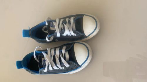 Tênis All Star azul e branco - número 28 