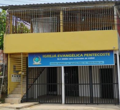 Prédio com.ponto comercial e apartamento 