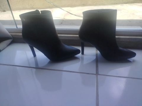Botas de salto alto pretas