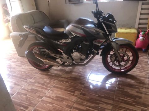 Honda Twister 250cc - 2018 - Prata