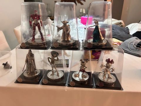 Coleção Disney Marvel Star Wars 100 anos estátuas 