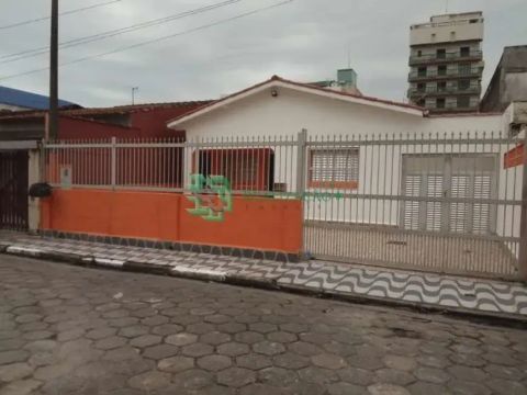 CASA NO CENTRO DE MONGAGUA