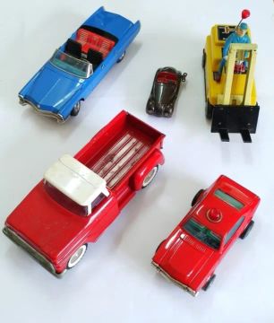 Carrinhos de brinquedo antigos