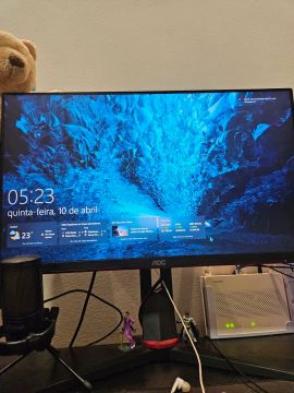 Monitor AOC 24 polegadas Full HD, 144hz.